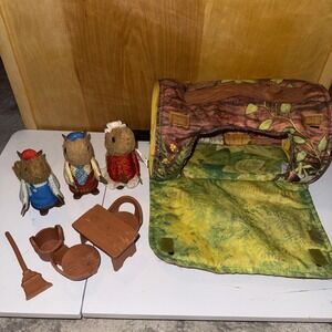 1979 Fisher Price Woodsey Squirrel Family Log House Playset. Vintage